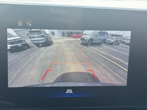 Used 2025 Chevrolet Equinox LT FWD image 18