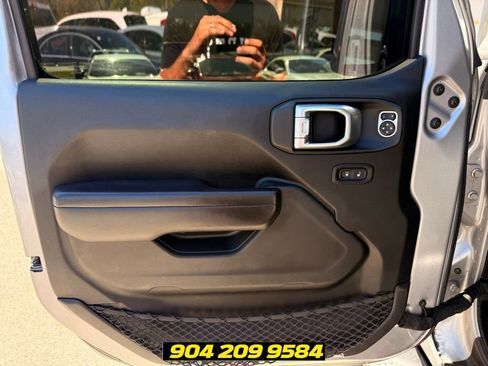 Used 2018 Jeep Wrangler Unlimited Sport S AWD/4WD image 21