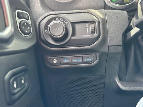 Used 2023 Jeep Wrangler Unlimited Sahara AWD/4WD image 23