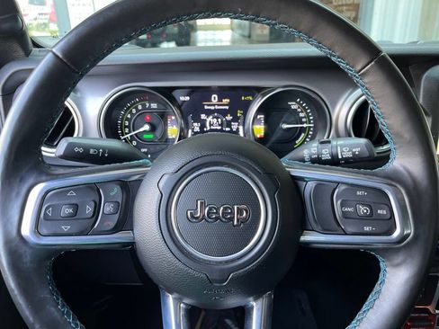 Used 2023 Jeep Wrangler Unlimited Rubicon 4xe w/ Cold Weather Group AWD/4WD image 32