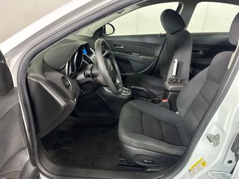 Used 2016 Chevrolet Cruze LT image 11