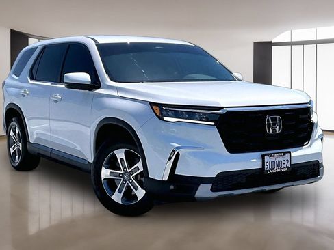 Used 2025 Honda Pilot EX-L image 3