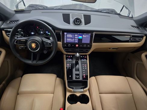 Certified 2025 Porsche Macan image 18