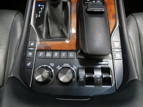 Used 2016 Lexus LX 570 4WD image 33