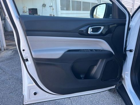 Used 2024 Jeep Compass Limited image 35