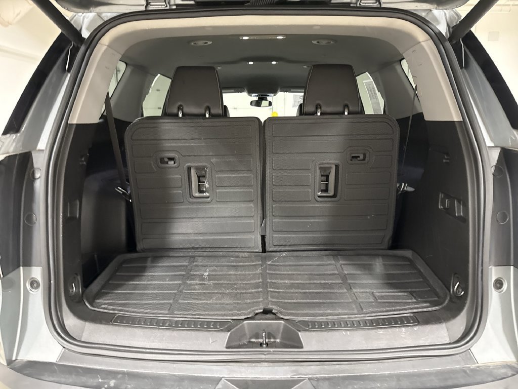 Used 2023 GMC Acadia SLT FWD image 25