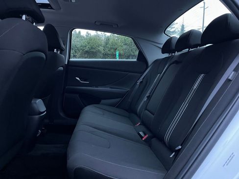 Used 2025 Hyundai Elantra SEL image 25