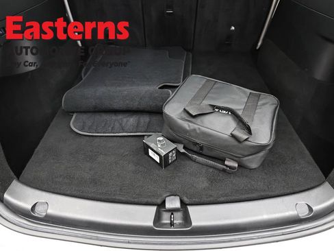 Used 2022 Tesla Model Y Long Range image 9