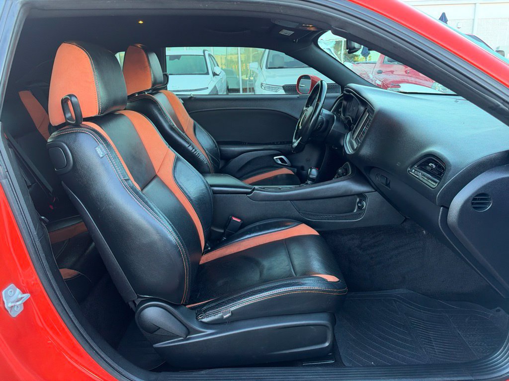 Used 2019 Dodge Challenger SXT w/ Driver Convenience Group RWD image 20