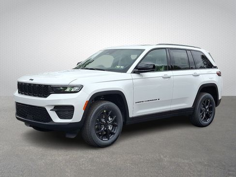 New 2025 Jeep Grand Cherokee Altitude image 3