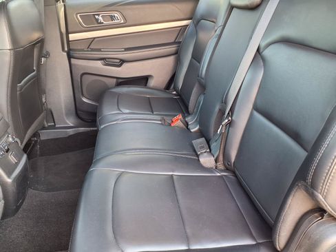 Used 2019 Ford Explorer XLT w/ Equipment Group 202A FWD image 7