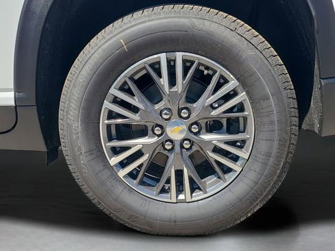 New 2026 Chevrolet Traverse LT image 8