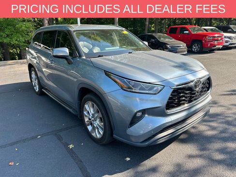 Used 2021 Toyota Highlander Limited FWD image 1