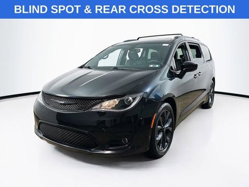 Used 2020 Chrysler Pacifica Touring w/ S Appearance Package image 3