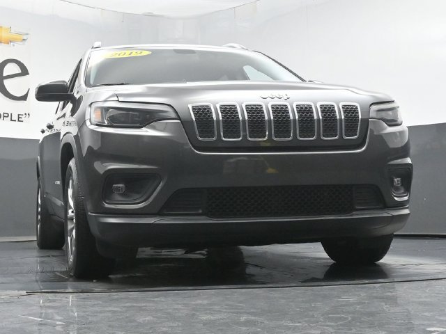 Used 2019 Jeep Cherokee Latitude Plus FWD image 3