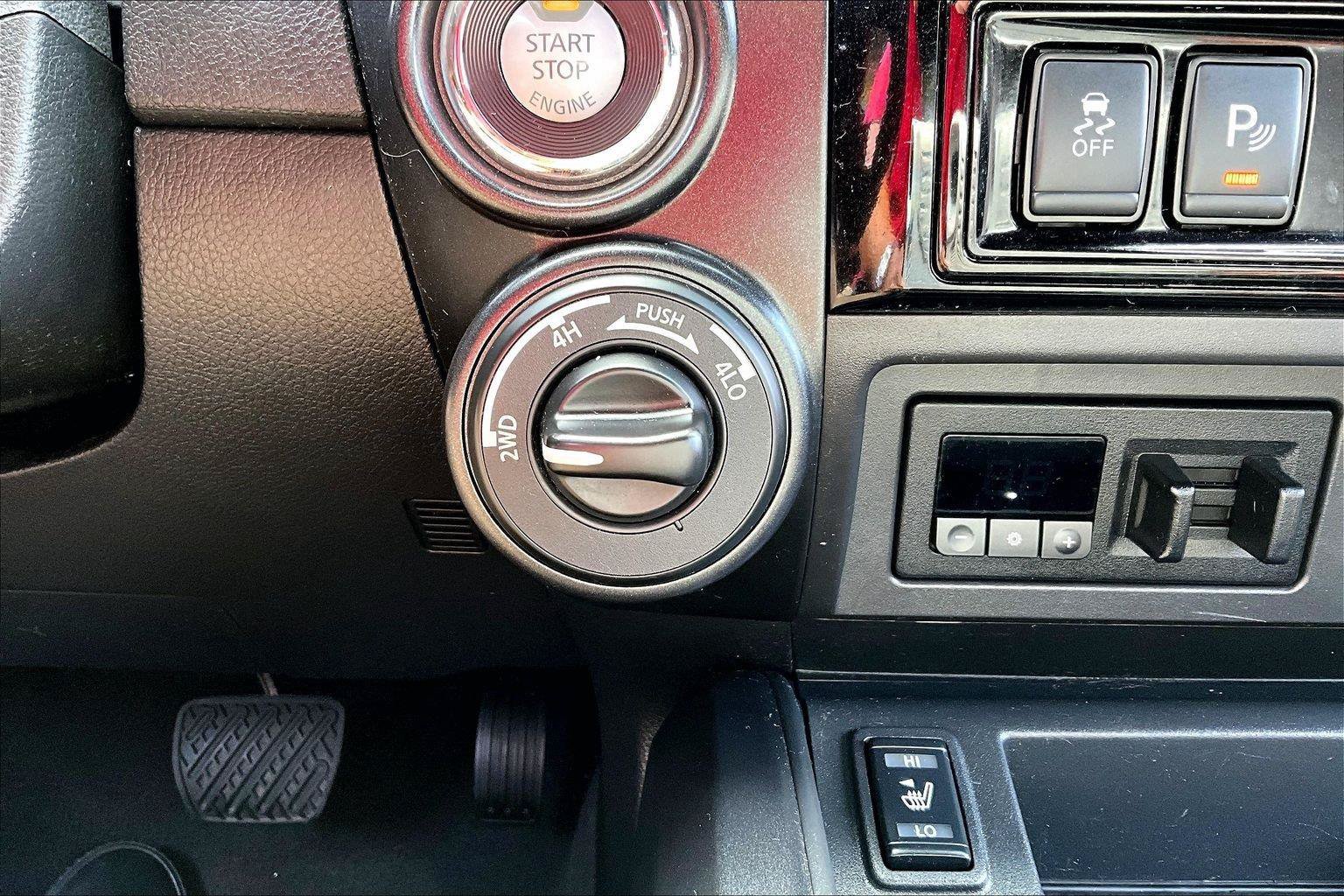 Used 2021 Nissan Titan PRO-4X w/ Pro-4x Convenience Package AWD/4WD image 17