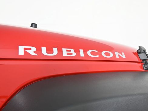 Used 2012 Jeep Wrangler Unlimited Rubicon w/ Connectivity Group AWD/4WD image 12