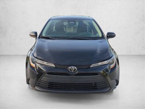 Used 2023 Toyota Corolla LE FWD image 2