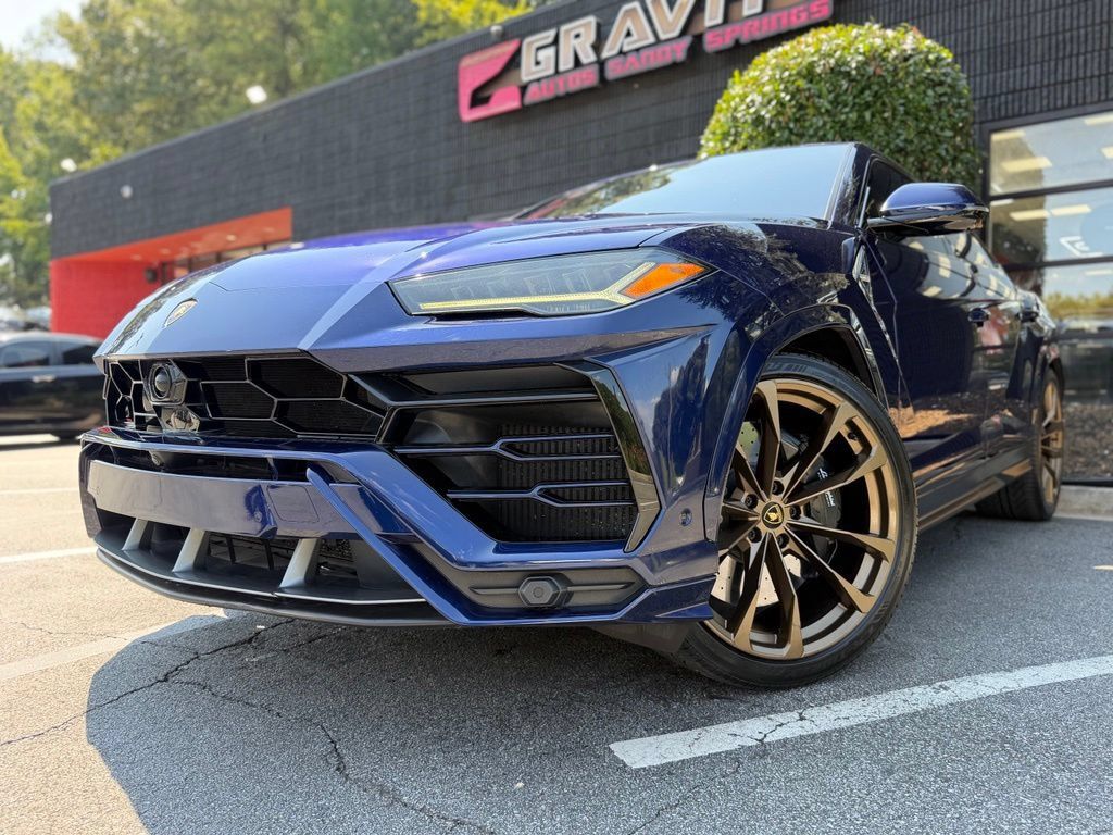 Used 2021 Lamborghini Urus AWD/4WD image 2