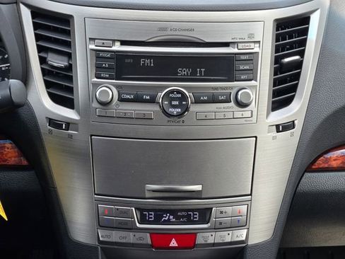Used 2010 Subaru Outback 2.5i Limited AWD/4WD image 3