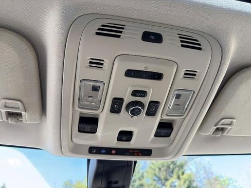 Used 2022 GMC Yukon Denali w/ Denali Premium Package AWD/4WD image 38