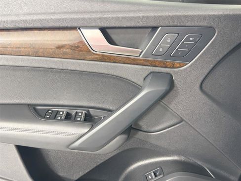 Used 2020 Audi Q5 2.0T Premium Plus image 18