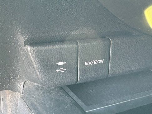 Used 2018 Toyota Camry SE image 18