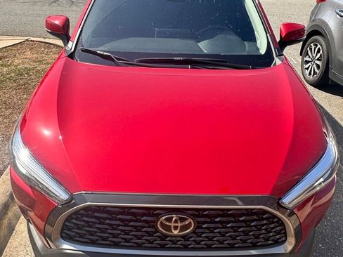 Used 2023 Toyota Corolla Cross XLE w/ Convenience Package image 5