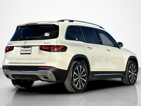 Used 2022 Mercedes-Benz GLB 250 4MATIC image 5