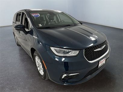 Used 2023 Chrysler Pacifica Touring-L