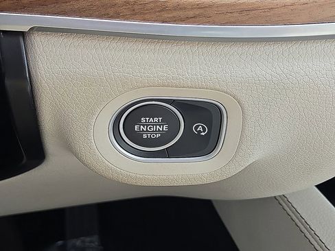 Used 2024 Mercedes-Benz GLE 350 4MATIC image 30