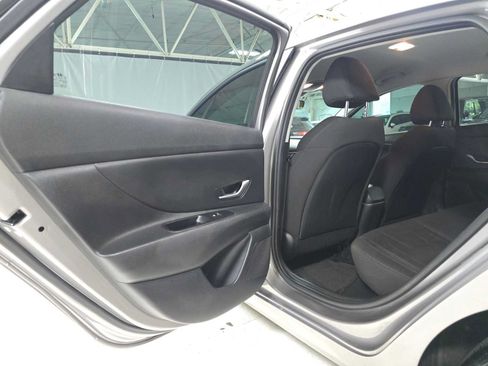 Used 2023 Hyundai Elantra SEL FWD image 15