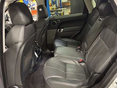 Used 2017 Land Rover Range Rover Sport HSE image 8