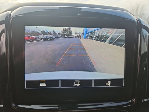 Used 2023 Chevrolet Traverse LT FWD image 15