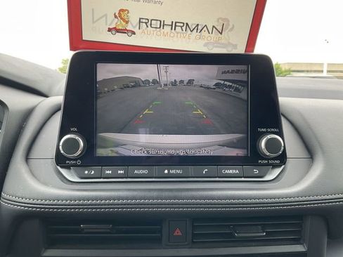 Used 2024 Nissan Rogue S AWD/4WD image 14