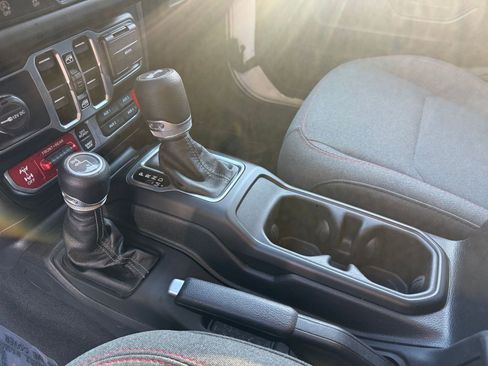 Used 2025 Jeep Wrangler Unlimited Rubicon image 37