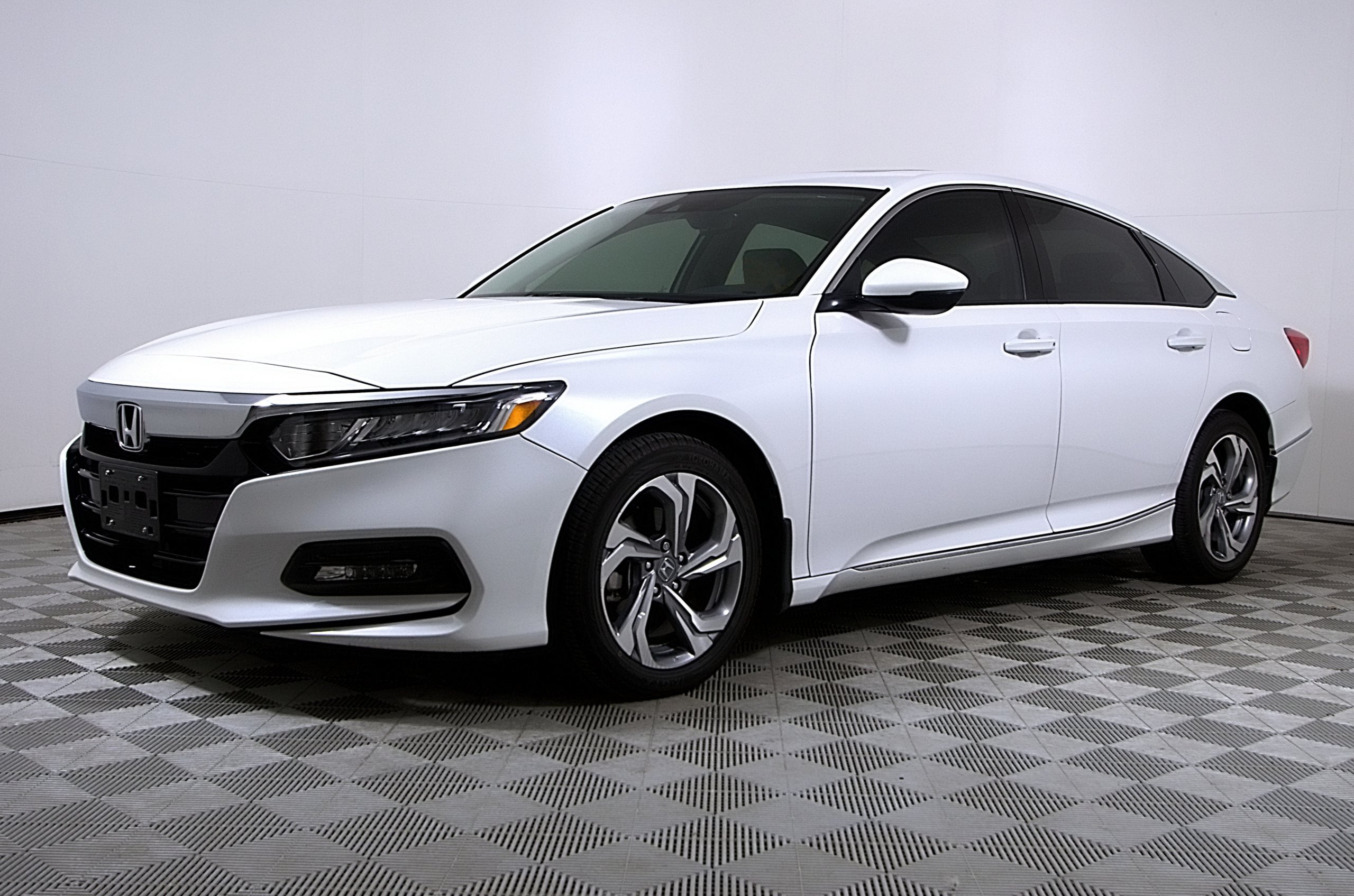 Used 2018 Honda Accord EX-L image 2