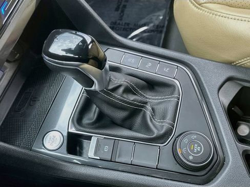 Used 2022 Volkswagen Tiguan SEL R-Line AWD/4WD image 17