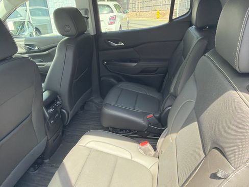Used 2023 GMC Acadia SLT w/ Preferred Package AWD/4WD image 7