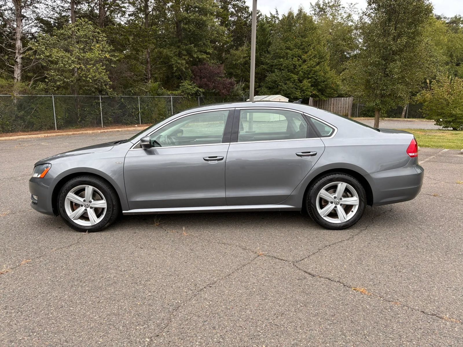Used 2015 Volkswagen Passat 1.8T Limited Edition FWD image 3