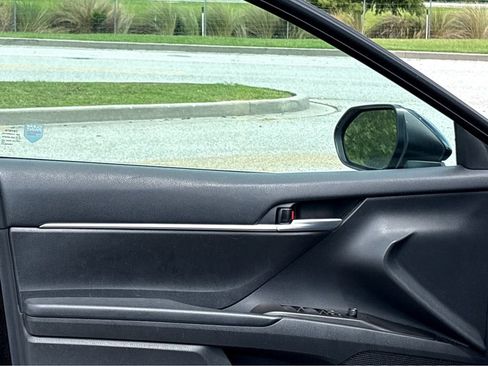 Used 2023 Toyota Camry SE FWD image 10
