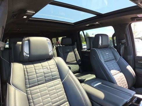 Used 2023 Cadillac Escalade ESV Premium Luxury Platinum image 27