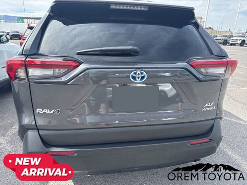 Used 2024 Toyota RAV4 XLE w/ Convenience Package image 5