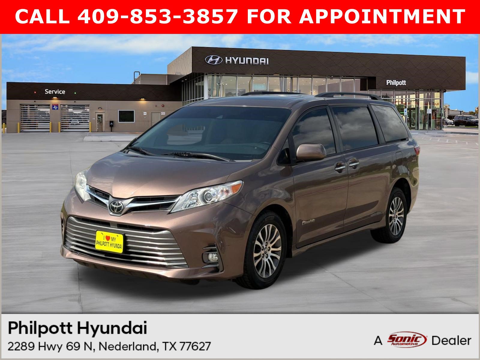 Used 2019 Toyota Sienna XLE Premium FWD image 1