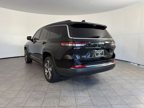 Used 2023 Jeep Grand Cherokee L Limited w/ Luxury Tech Group II AWD/4WD image 3