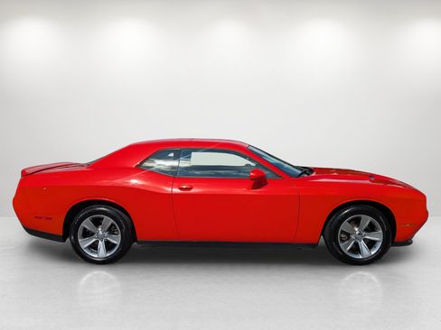 Used 2020 Dodge Challenger SXT RWD image 4