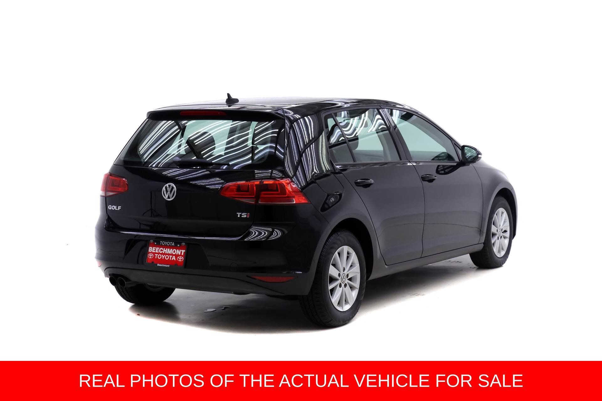 Used 2016 Volkswagen Golf S FWD image 2