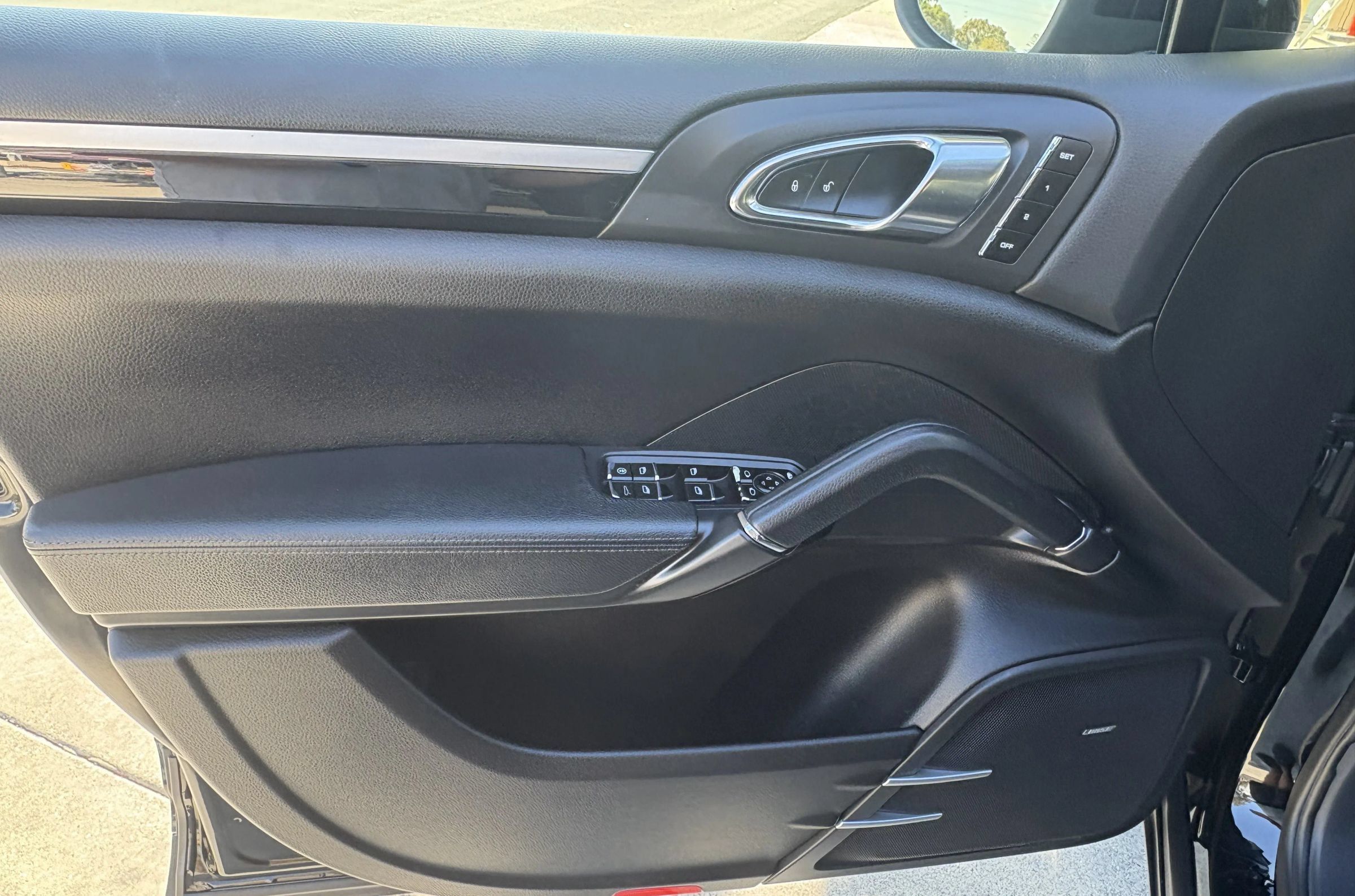 Used 2012 Porsche Cayenne S AWD/4WD image 9