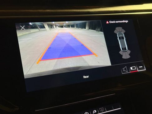 Used 2022 Audi e-tron Premium image 26