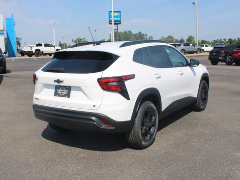 New 2026 Chevrolet Trax LT w/ Driver Confidence Package FWD image 9